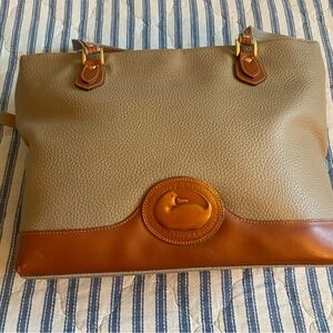 Dooney & Bourke purse / handbag